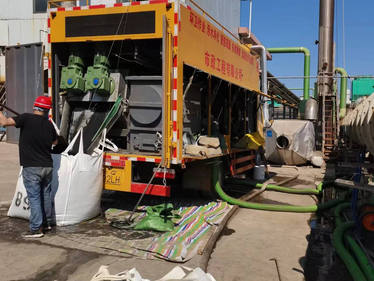 关岭淤泥压干处理